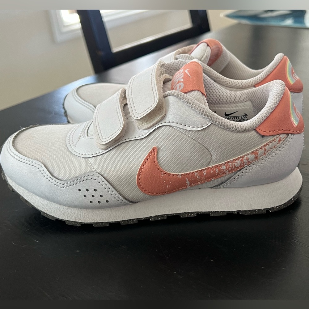 Nike MD Valiant SE (PS) Little Kids' Shoes White-Cave Stone-Aura